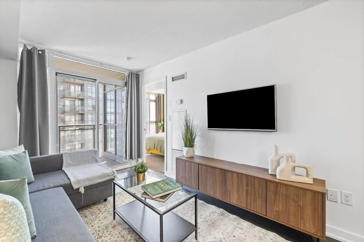 Sun-Filled Downtown Condo By Toronto'S Sports Hub