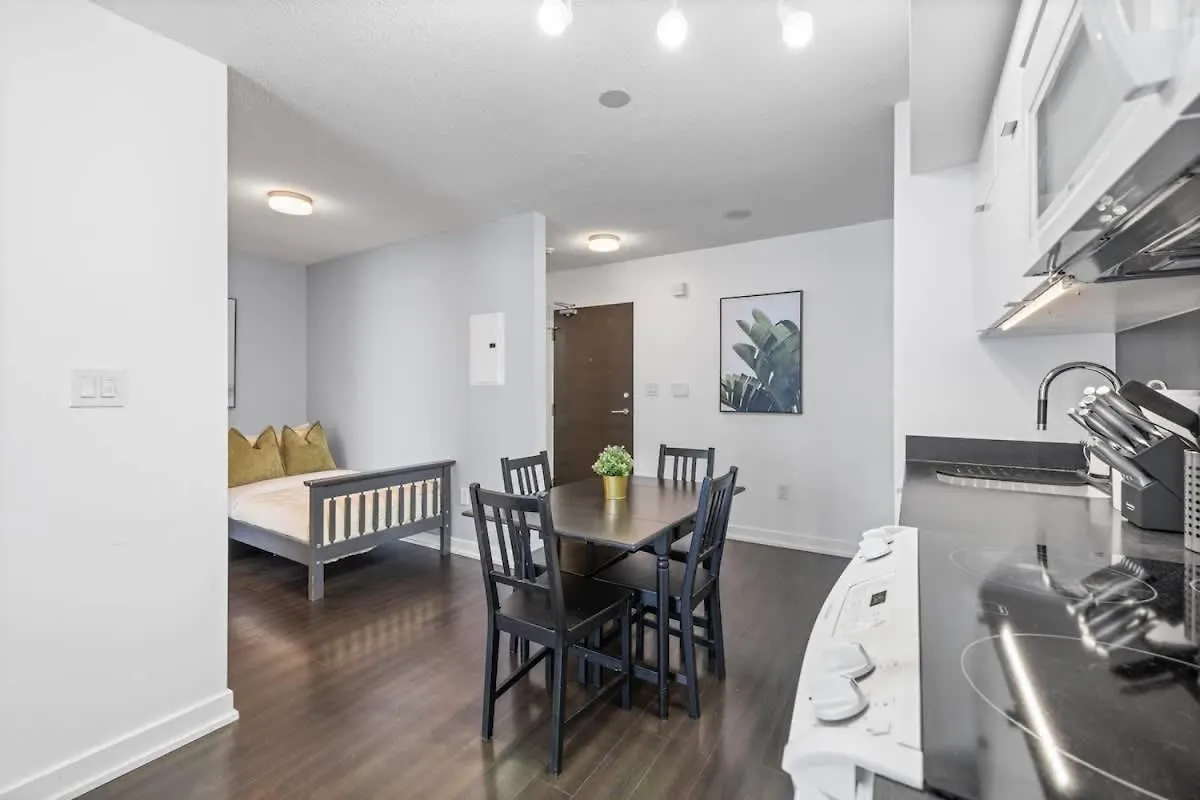 Sun-Filled Downtown Condo By Toronto'S Sports Hub Apartment