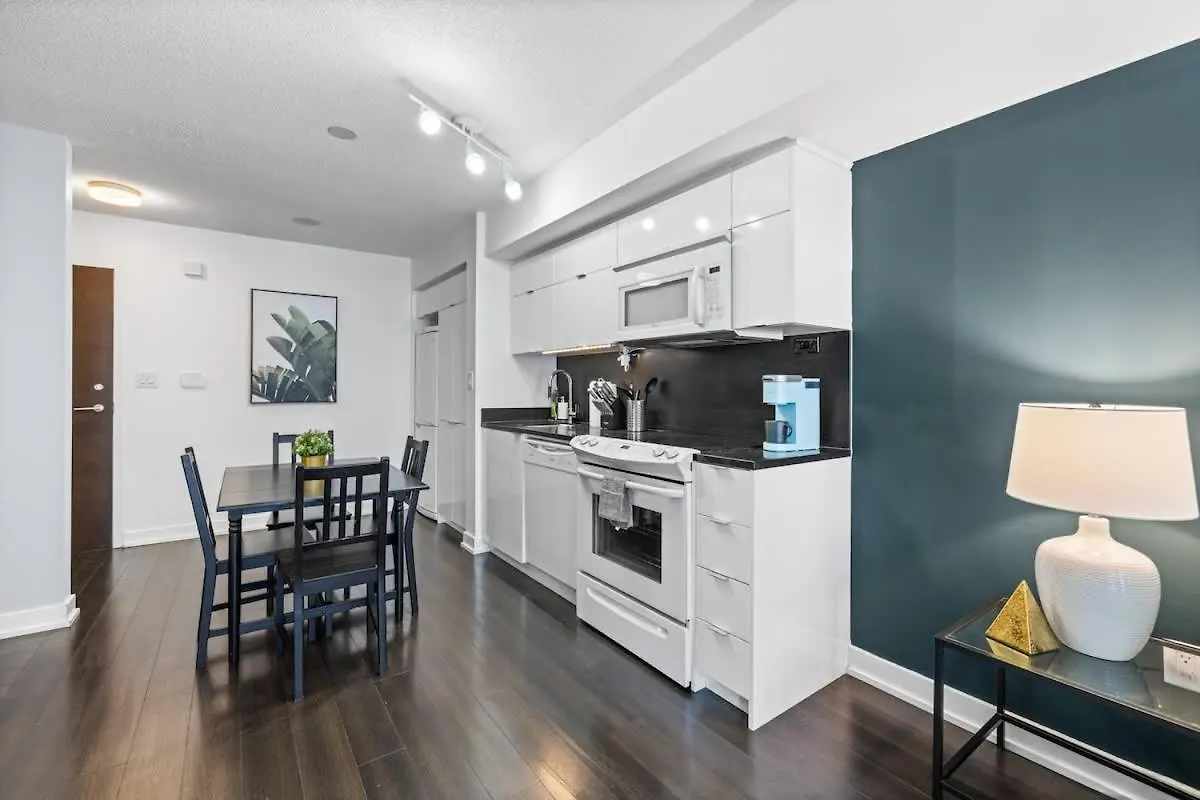 Sun-Filled Downtown Condo By Toronto'S Sports Hub Apartment