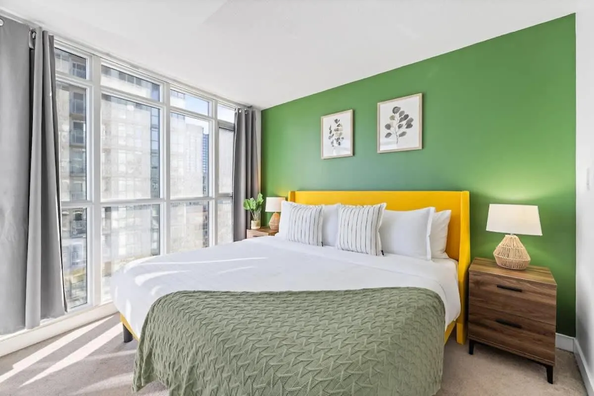 Sun-Filled Downtown Condo By Toronto'S Sports Hub