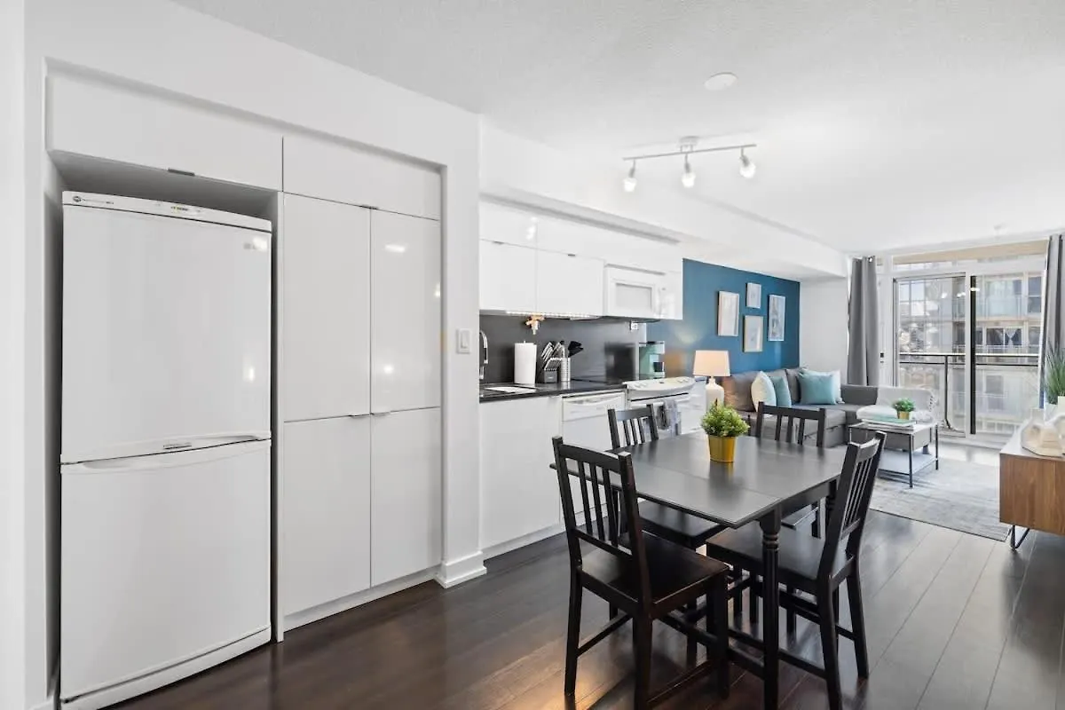 Sun-Filled Downtown Condo By Toronto'S Sports Hub